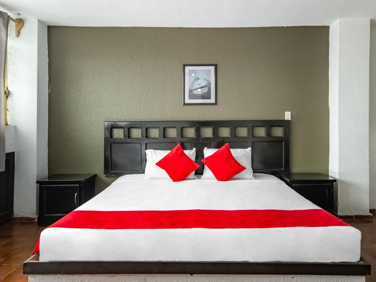 Hotel Halley เลออน ภายนอก รูปภาพ