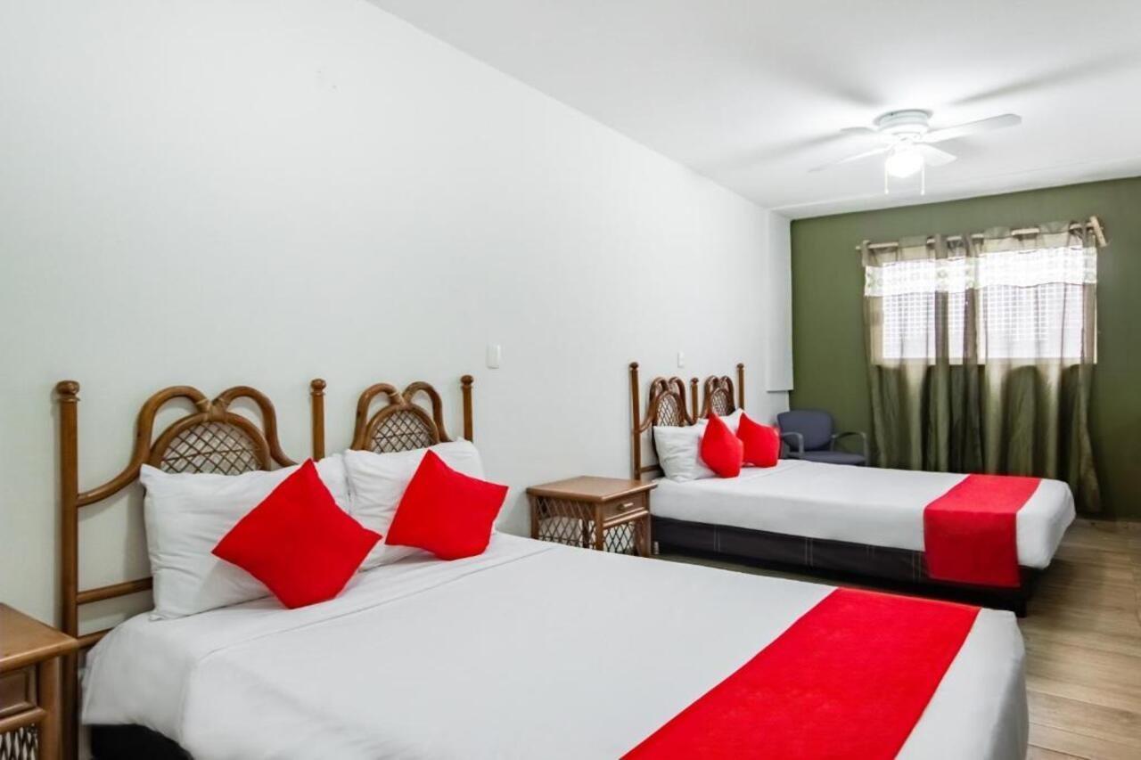 Hotel Halley เลออน ภายนอก รูปภาพ